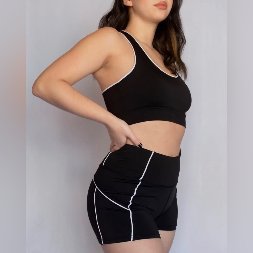 BLACK and White Active set!